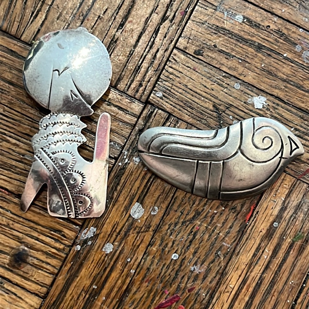 Two Silver Signed Native American Wolf Animal Pin… - image 1